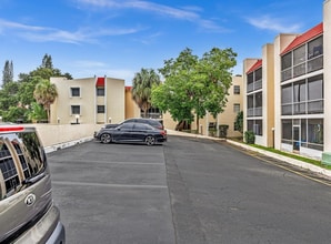 604 NW 13th St, Unit 16 in Boca Raton, FL - Building Photo - Building Photo