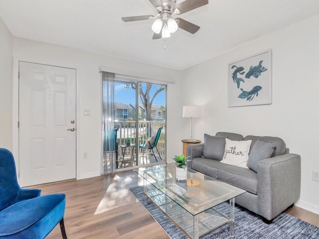 220 Lake Parsons Green in Brandon, FL - Building Photo - Building Photo