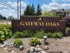 5625 Twin Oaks Dr, Unit 5625 Twin Oaks in Sterling Heights, MI - Building Photo
