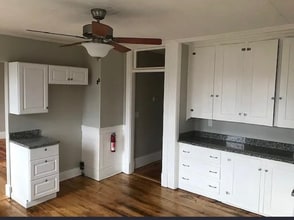 17 Highland Park in Uxbridge, MA - Foto de edificio - Building Photo