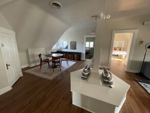 351 Thrall St in Cincinnati, OH - Building Photo - Building Photo