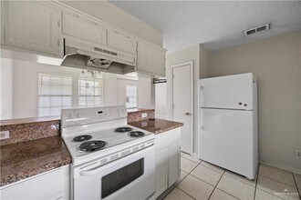 12 Fullerton Ave in McAllen, TX - Building Photo - Building Photo