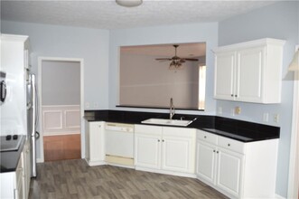 252 Colony Center Dr in Woodstock, GA - Building Photo - Building Photo
