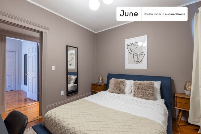 Private bedroom in 3 bed/1 bath Home in Boston, MA - Building Photo - Building Photo