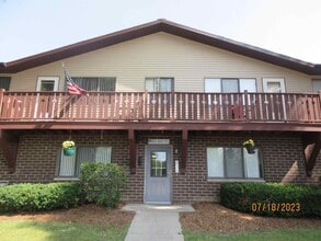 N111W15782-W15782 Vienna Ct in Germantown, WI - Building Photo - Building Photo
