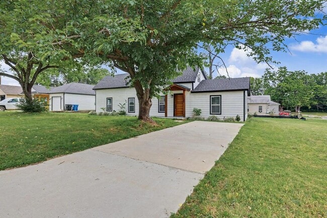 property at 1320 S 7th Ave