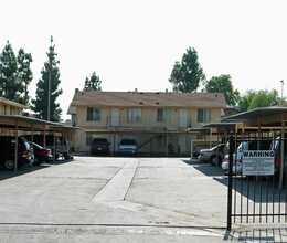 Manzanilla Apartments in Fresno, CA - Building Photo - Building Photo