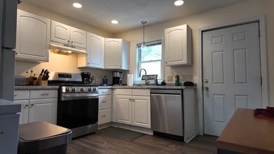 112 W 7th St, Unit 2 in Boston, MA - Building Photo - Building Photo