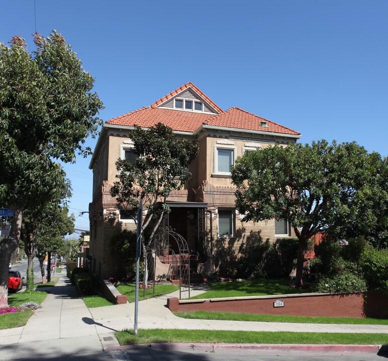 154-160 Bennett Ave in Long Beach, CA - Building Photo