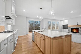 18700 61st Ave N in Plymouth, MN - Foto de edificio - Building Photo