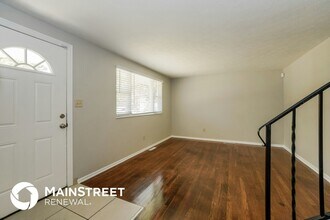1374 Chesterton Square S in Columbus, OH - Building Photo - Building Photo