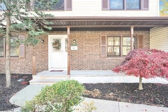 11 Lenox St in Edison, NJ - Building Photo - Building Photo