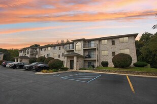 Maple Leaf Apartments in Merrillville, IN - Building Photo