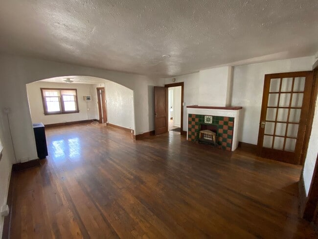 property at 1605 Gold Ave SE