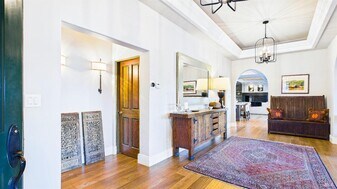 3225 W Dry Creek Rd in Healdsburg, CA - Building Photo