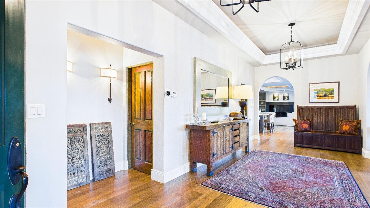 3225 W Dry Creek Rd in Healdsburg, CA - Building Photo