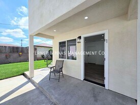 2950 Daneland St in Lakewood, CA - Building Photo