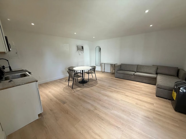 4105 Poinsett St, Unit 1 in North Myrtle Beach, SC - Foto de edificio - Building Photo