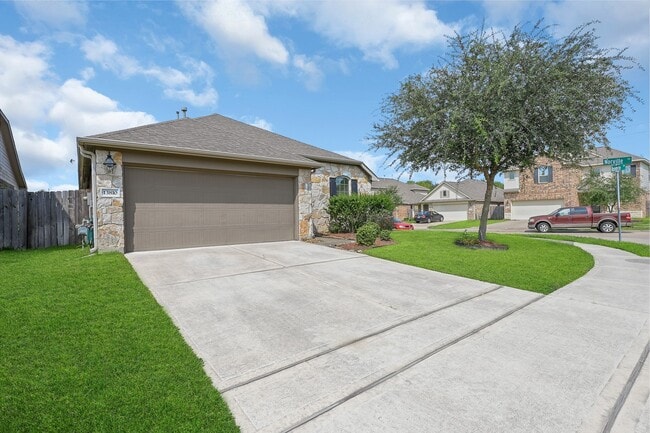 property at 13810 Rosemere Ln