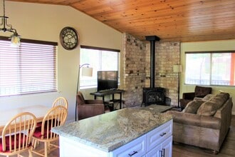 22454 Ridge Rd in Twain Harte, CA - Building Photo - Building Photo