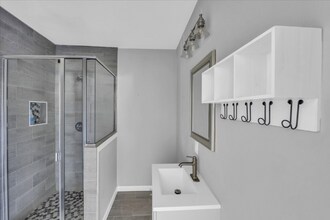 1215 W 5th St in Clifton, TX - Foto de edificio - Building Photo