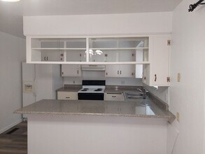 2517 Ponderosa St-Unit -3 in South Lake Tahoe, CA - Foto de edificio - Building Photo