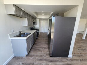 626 N Isabel St, Unit 301 in Glendale, CA - Building Photo - Building Photo