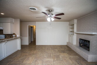 5427 46th St in Lubbock, TX - Building Photo - Building Photo