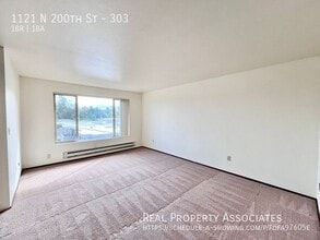 1121 N 200th St in Shoreline, WA - Building Photo - Building Photo