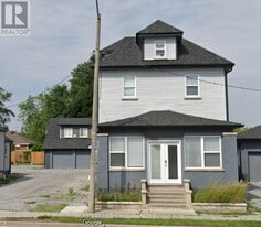 5757 Stanley Ave in Niagara Falls, ON - Building Photo