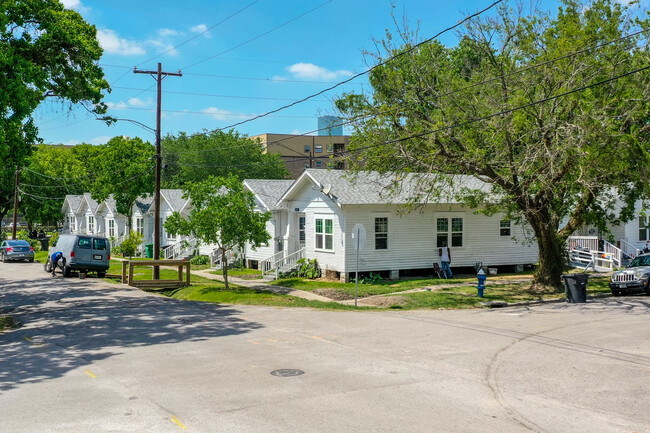 2619 Hadley St in Houston, TX - Foto de edificio - Building Photo