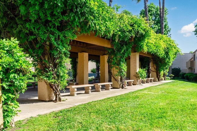 Villa del Sol in Pomona, CA - Building Photo - Building Photo