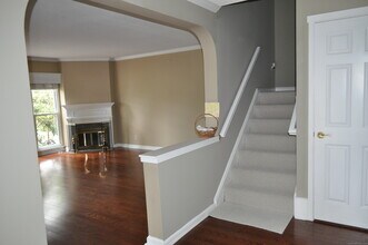 8 Sycamore Ln in Avon, CT - Building Photo - Building Photo