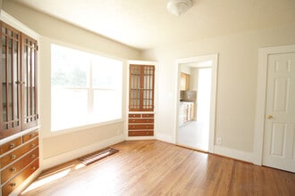 233 W Poinsetta Ave in Toledo, OH - Foto de edificio - Building Photo