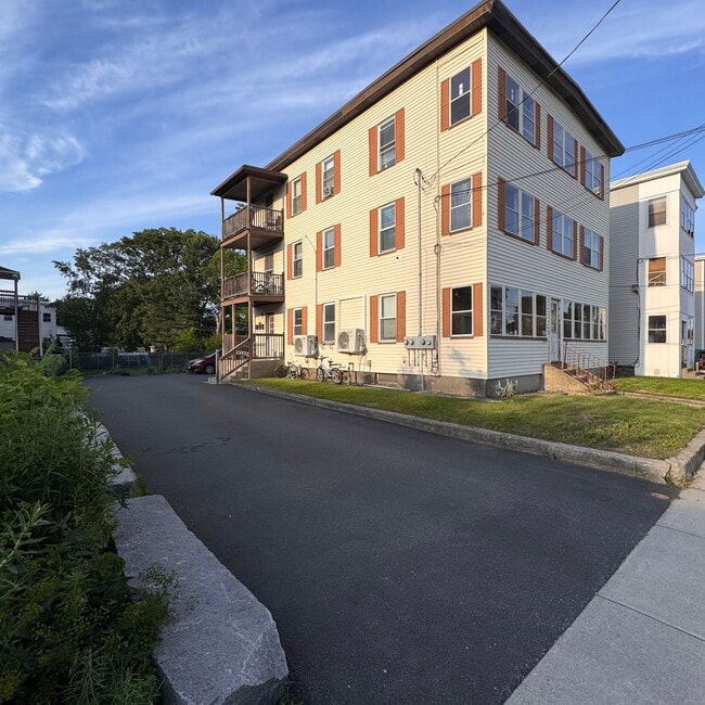 230 Mechanic St, Unit 1