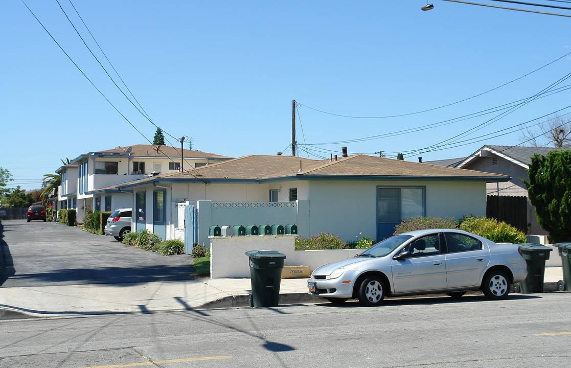 363 E 18th St in Costa Mesa, CA - Building Photo