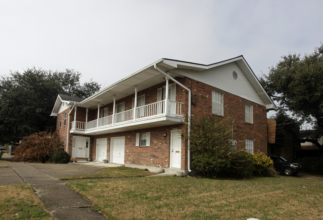 130 Georgia Ct in Metairie, LA - Foto de edificio