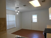 1106 NW 27th St in San Antonio, TX - Building Photo - Building Photo