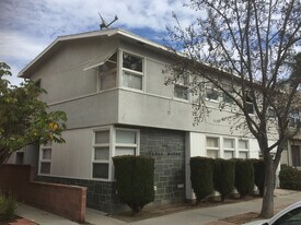 933 E 1st St, Unit 8 in Long Beach, CA - Building Photo