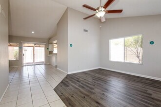 1308 E Topeka Dr in Phoenix, AZ - Foto de edificio - Building Photo