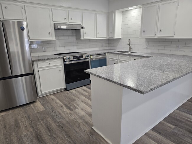 North Loop Apartments in Athens, TX - Foto de edificio - Building Photo