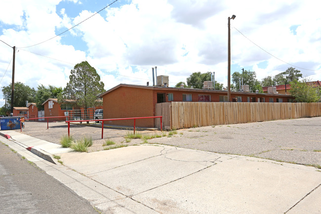 Eastern View Apartments in Albuquerque, NM - Building Photo - Building Photo