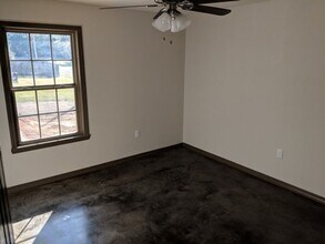 38 W Center St in Dover, AR - Building Photo - Building Photo