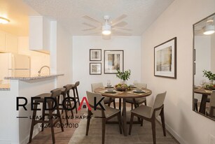 11817 Victory Blvd in Los Angeles, CA - Building Photo