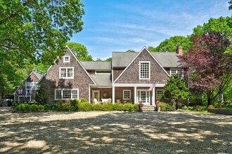 83 Main St in East Hampton, NY - Building Photo - Building Photo