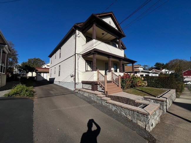 19 Pulaski St in New Britain, CT - Building Photo - Building Photo