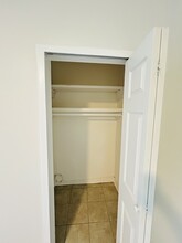 5600 S Broadway, Unit Apt #4 in Los Angeles, CA - Building Photo - Building Photo