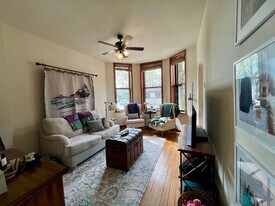 1902 W Cortland St in Chicago, IL - Building Photo