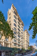 11 E 68th in New York, NY - Foto de edificio - Building Photo