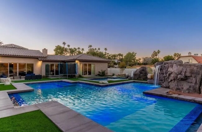 5632 Oak St in Las Vegas, NV - Building Photo - Building Photo